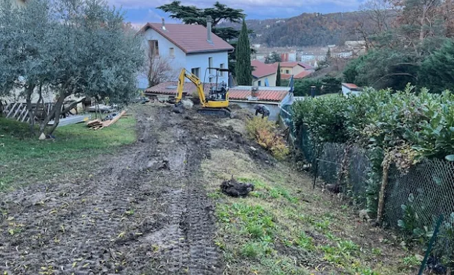 Création d'un mur de soutènement en bloc a bancher à Givors , Mornant, Hugot Paysage