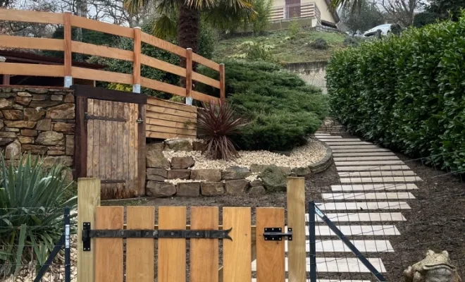 Création d'un portillon et d'un accès piscine en pas japonais , Mornant, Hugot Paysage